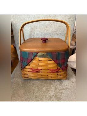 Longaberger 2000 Christmas Collection Deck The Halls Basket - liner & protector